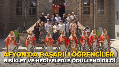 Afyon’da Başarılı Öğrenciler Bisiklet ve Hediyelerle Ödüllendirildi