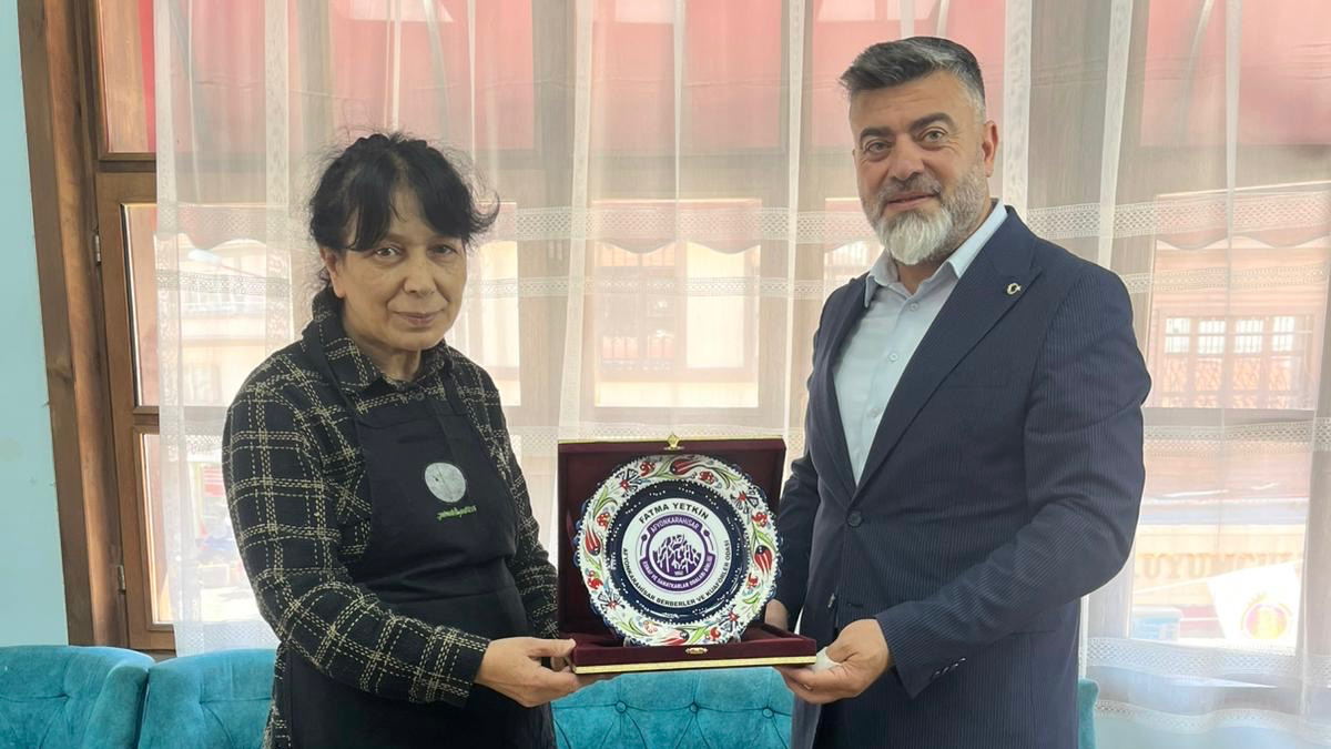 Afyonkarahisar’da Ahilik Haftası: 45 Yıllık Emekle “Yılın Ahi Ustası” Fatma Yetkin Seçildi