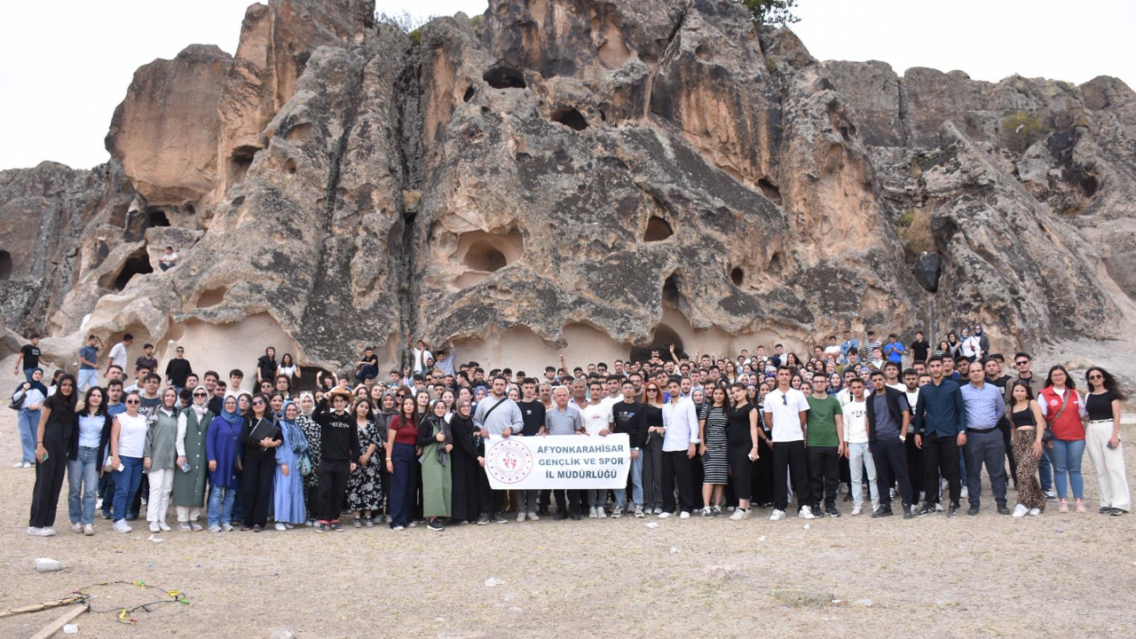 Afyon&#039;da 850 Öğrenci Frig Vadisi&#039;nde Buluştu