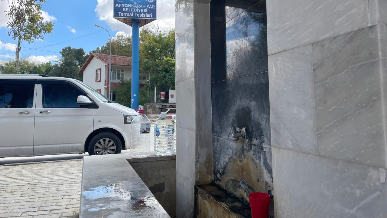 Afyon Belediyesi’nin Sorumluluğundaki Gazlıgöl’de Bulunan Şifalı Çeşme Bakımsızlığa Terk Edildi