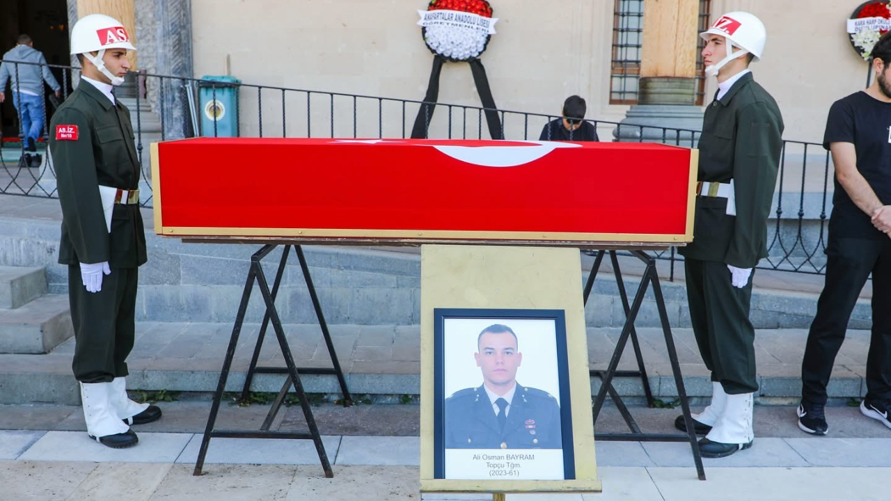 Kıbrıs’ta Trafik Kazasında Hayatını Kaybeden Teğmen Bayram, Memleketi Afyonkarahisar’da Son Yolculuğuna Uğurlandı