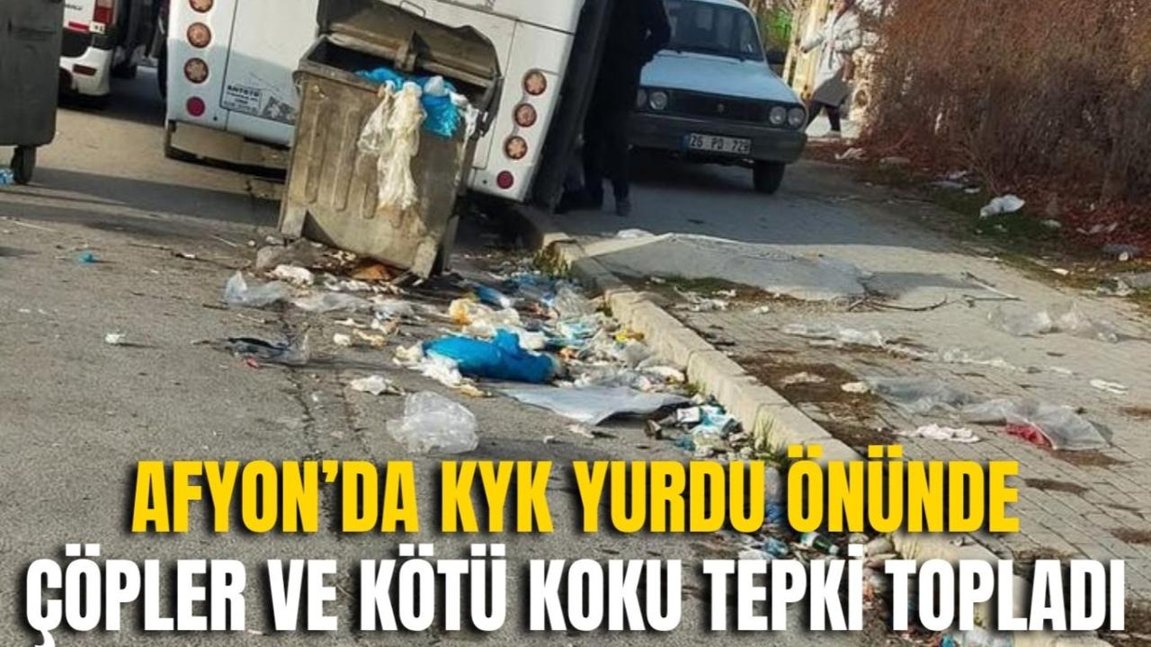 Afyon’da KYK Yurdu Önünde Çöpler ve Kötü Koku Tepki Topladı