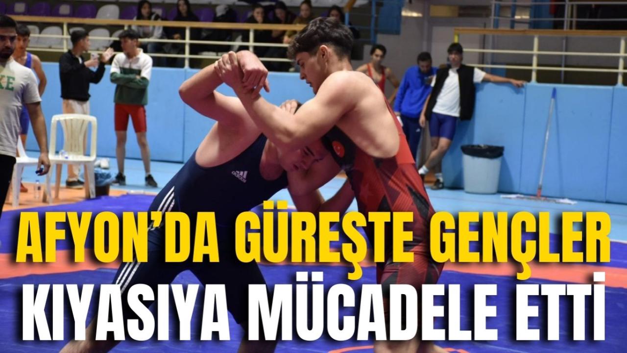 Afyon’da Güreşte Gençler Kıyasıya Mücadele Etti