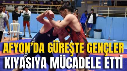 Afyon’da Güreşte Gençler Kıyasıya Mücadele Etti