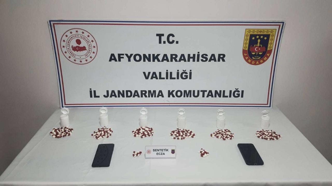 Afyon Jandarmasından Uyuşturucu Operasyonu: 2 Şüpheli Tutuklandı