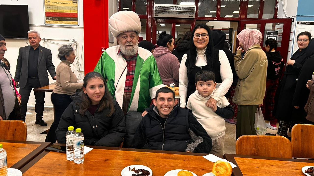 Afyon’da Özel Çocuklar ve Üniversiteliler Aynı İftar Sofrasında Buluştu
