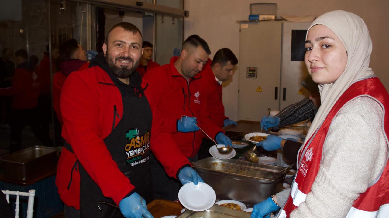 Afyonkarahisar’da Ramazan Sofralarıyla Binlerce Kişi Buluşuyor