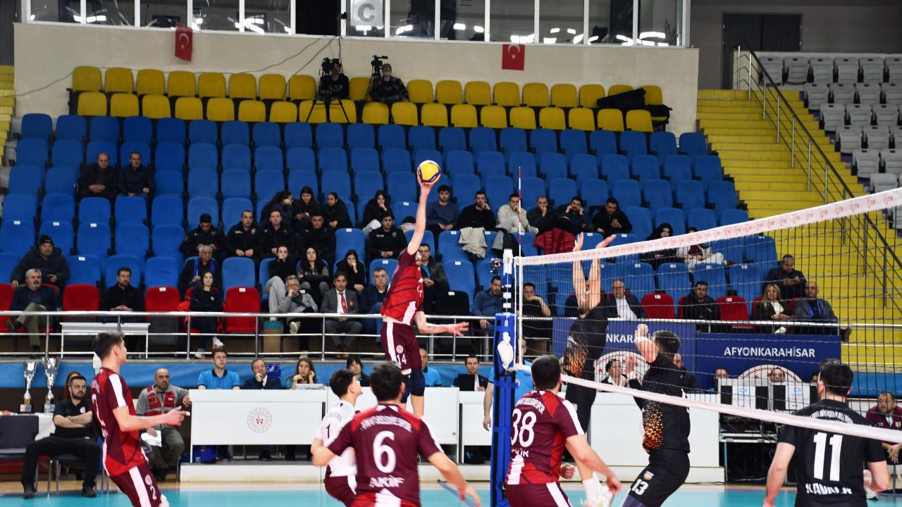 Afyonkarahisar’da Voleybol Finali Tamamlandı: 4 Takım 1. Lig’e Yükseldi