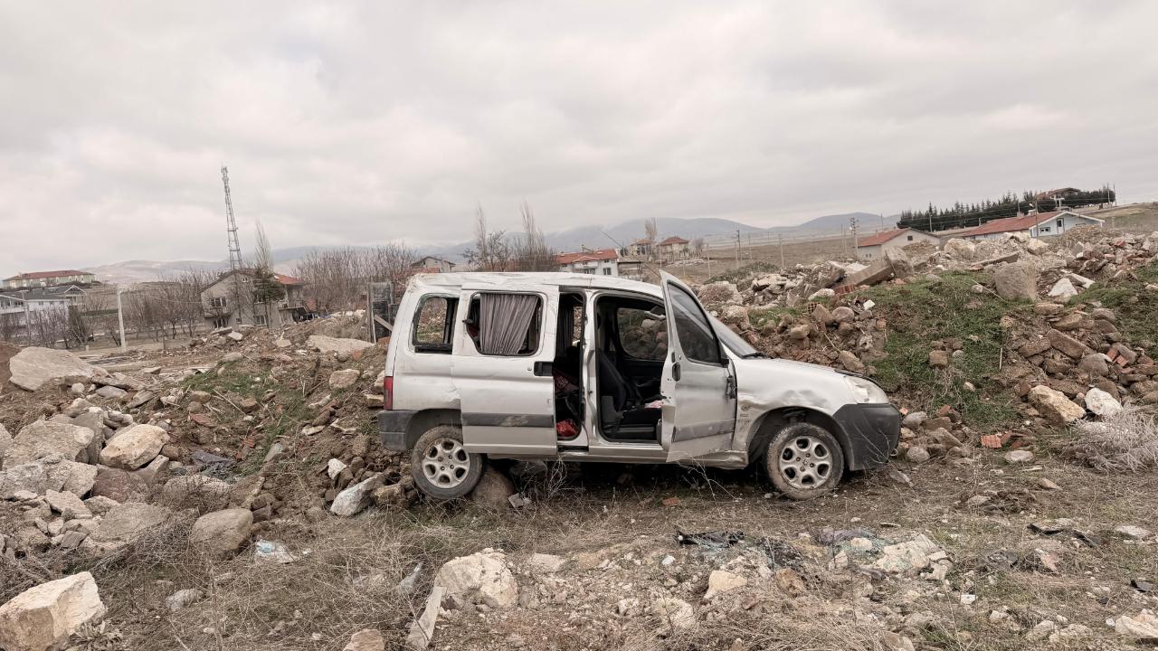 Bolvadin-Emirdağ Yolunda Korkutan Kaza: Araç Takla Attı!