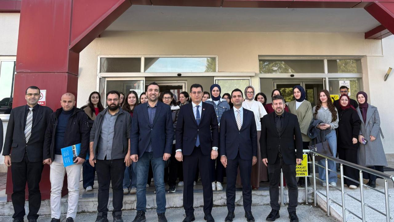 Sandıklı’da Üniversitelilere Dijital Dolandırıcılık Uyarısı