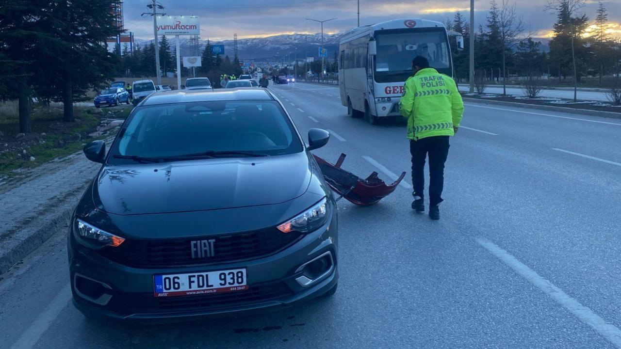 Susuz Kavşağı’nda Trafik Kazası: İki Araç Savruldu