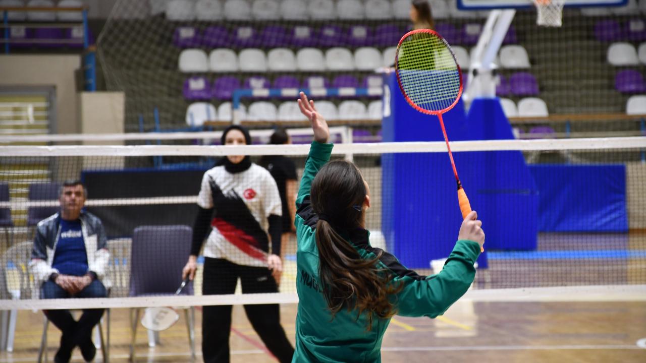 19 Takım, 200 Sporcu Afyonkarahisar’da Raket Sallıyor