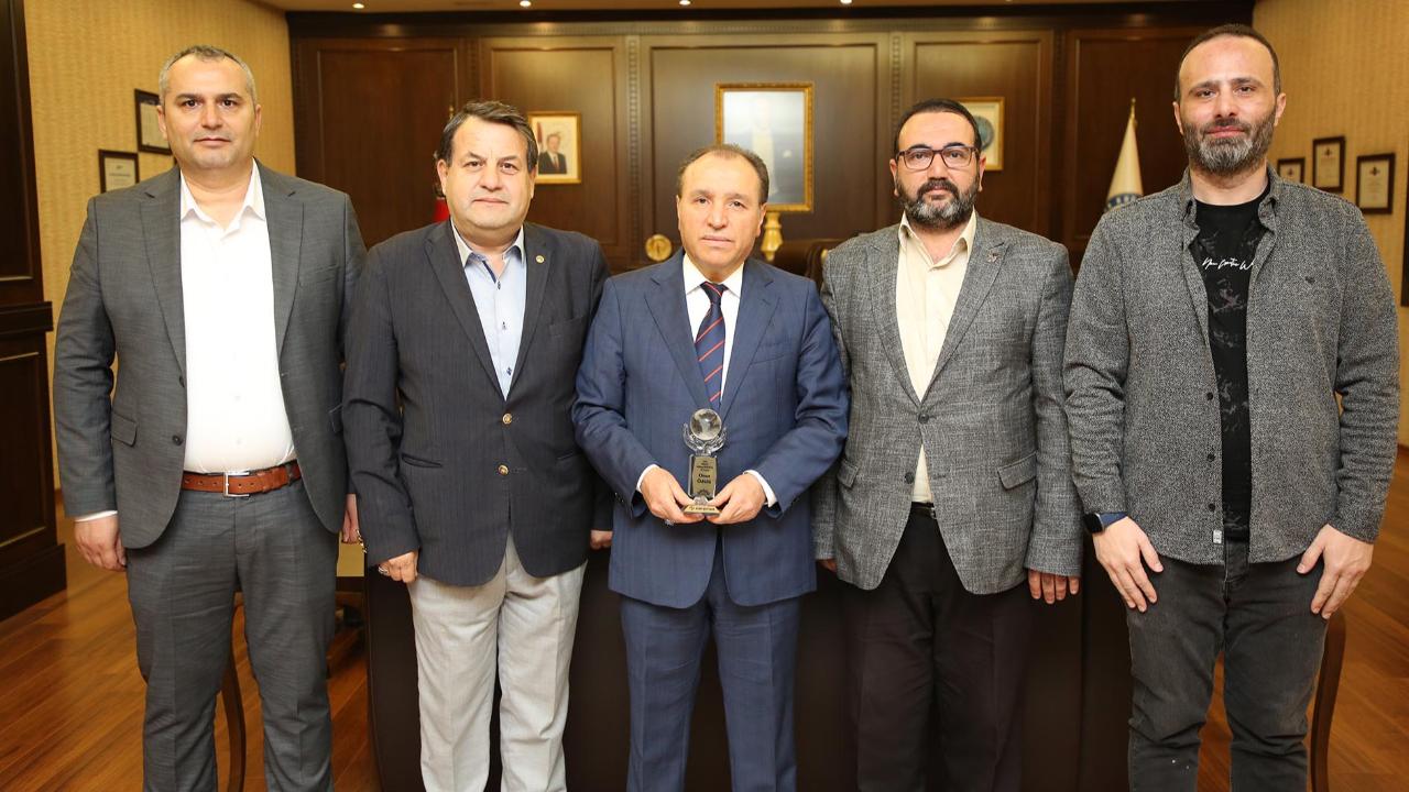 AFİHAD’tan Rektör Karakaş’a Onur Ödülü Ziyareti