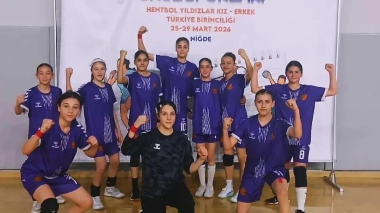 Afyon Şeker Ortaokulu Türkiye’nin İlk 4 Takımı Arasına Girdi!