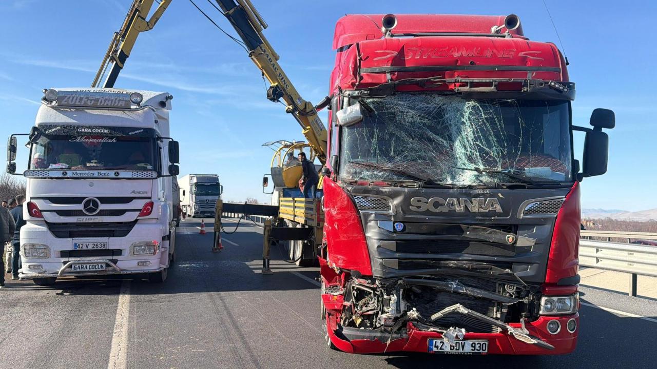Afyon Sultandağı’nda Minibüse Tır Çarptı: 11 Yaralı