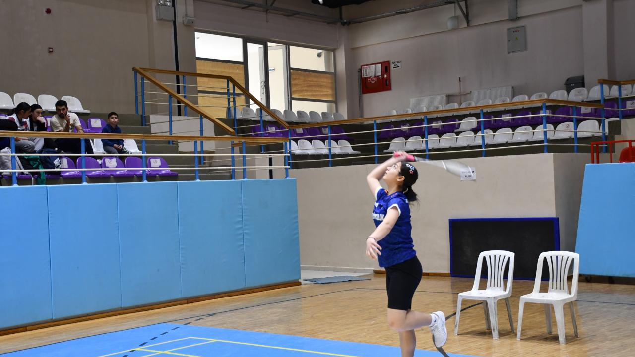 Afyon’da Badminton Heyecanı Sona Erdi: 200 Sporcu Kıyasıya Yarıştı