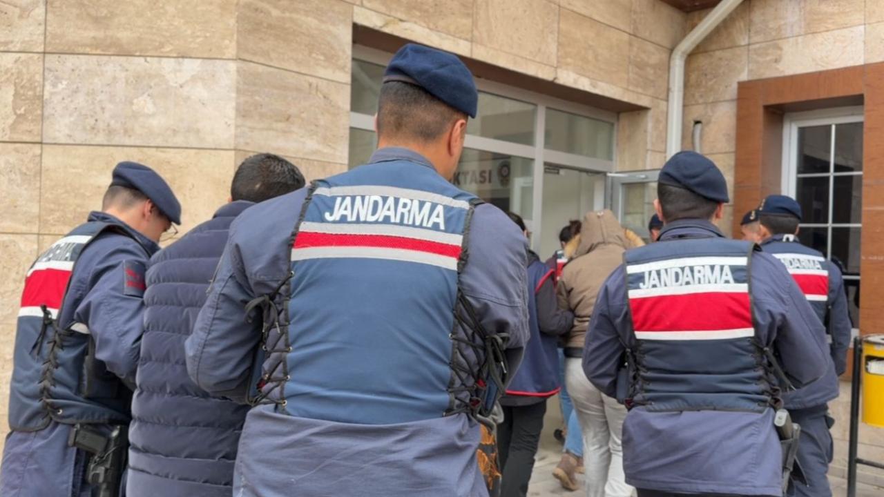 Afyon’da Bohçacı Kılığına Giren Hırsızlar, Ev İçin Biriktirilen 880 Bin TL’yi Çaldılar