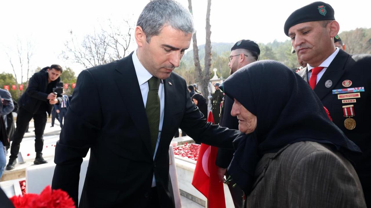 Afyon’da Çanakkale Şehitleri Anıldı: Hava Şehitliğinde Tören Düzenlendi