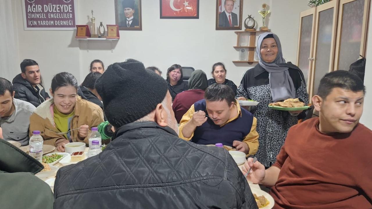 Afyon’da Engelliler Derneği’nden 100 Kişilik Anlamlı Buluşma