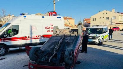 Afyon'da Kontrolden Çıkan Otomobil Takla Attı: Sürücü Yaralandı
