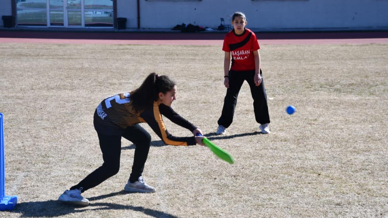 Afyon’da Küçük Kızlar Kriket Müsabakaları Tamamlandı