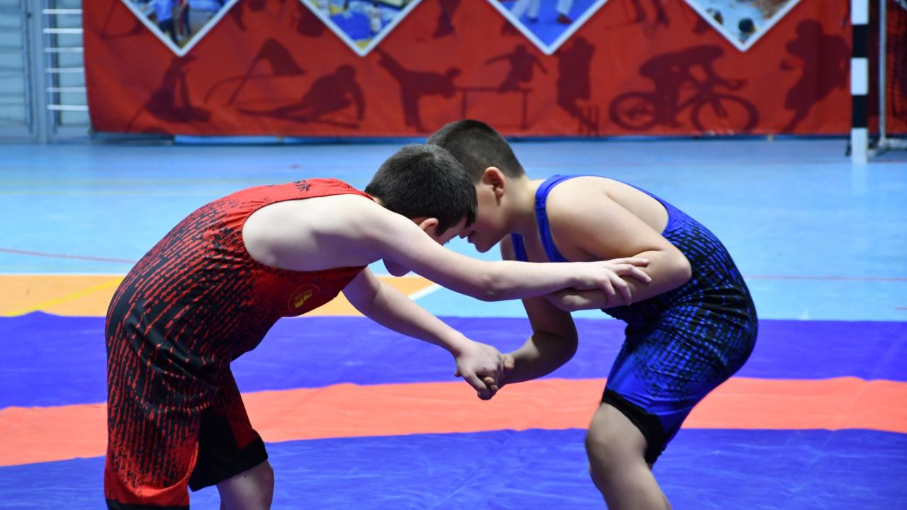 Afyon’da Küçükler Güreşi Sona Erdi, Başarılı Sporcular Ödüllendirildi