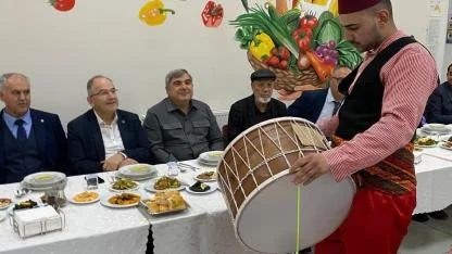 Afyon'da Maarifin Kalbinde Minik Eller Aynı Duada Buluştu