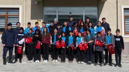 Afyon’da Öğrenciler Jandarma Karakolunda: Hem Fidan Diktiler Hem Bilgi Aldılar