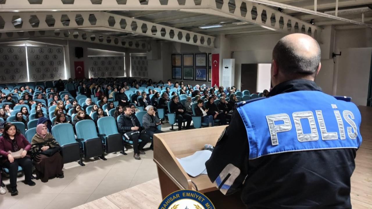 Afyon’da Öğrencilere Güvenlik Eğitimi: “Güvenli Gelecek, Bilinçli Toplumla Mümkün”
