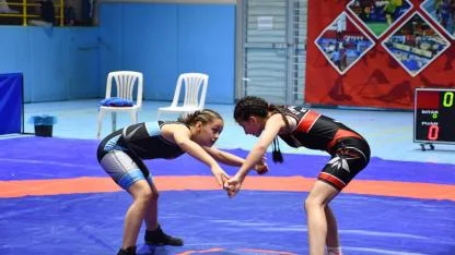 Afyon’da Okul Sporları Heyecanı: Dereceye Giren Genç Güreşçiler Ödüllerini Aldı