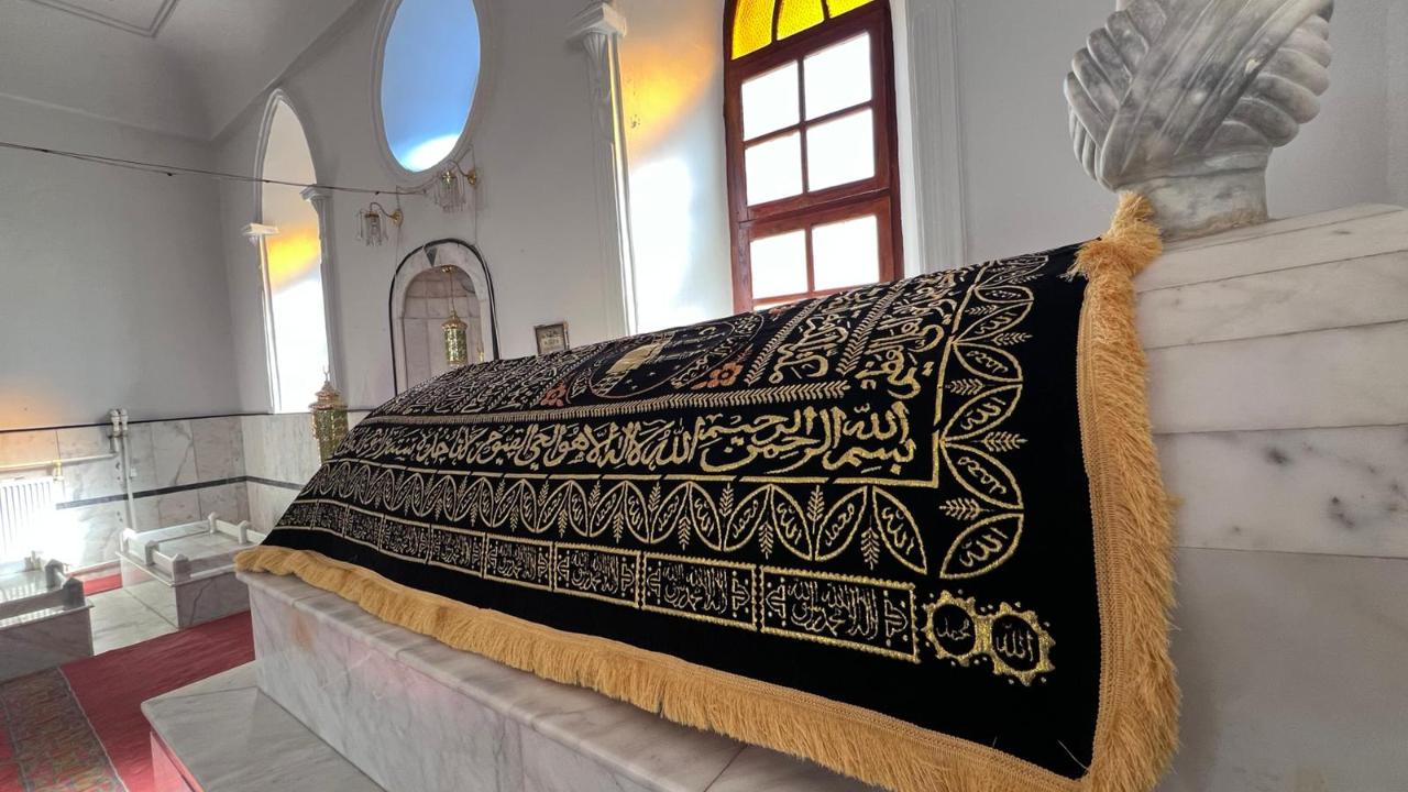 Afyon’da Türbesi Bulunan Abdülkadir Geylani H.z Ziyaretçilerini Bekliyor