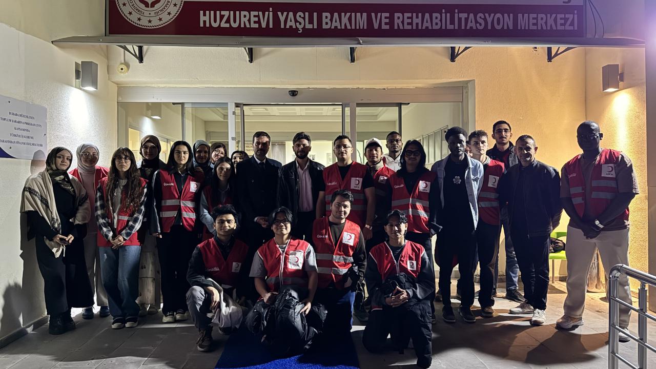 Afyon’da Yabancı Öğrenciler ve Yaşlılar Aynı Sofrada Buluştu