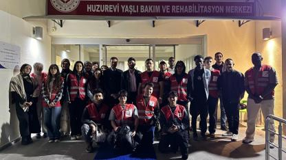 Afyon’da Huzurevinde Yabancı Öğrenciler ve Yaşlılar Aynı Sofrada Buluştu