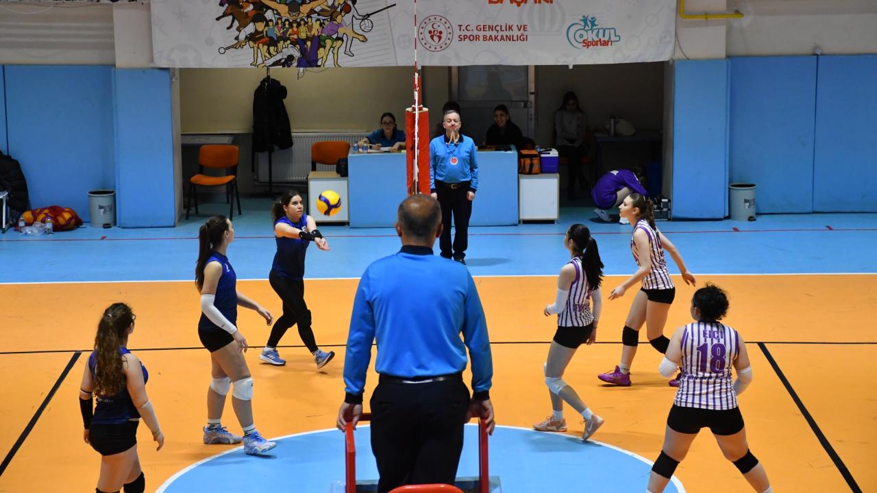 Afyon’da Yıldız Kızlar Voleybol Müsabakaları Tamamlandı