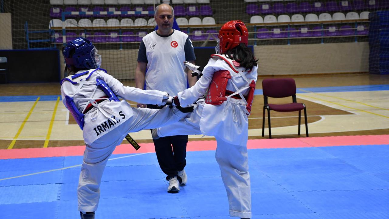 Afyon'da Yıldızlar Taekwondo Müsabakaları Tamamlandı