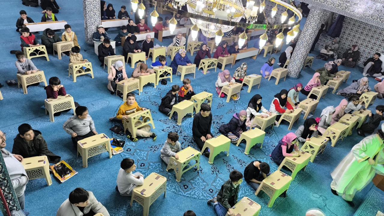 Afyon’daki Bu Camide 200 Çocuk Etkinlikte Buluştu: Dereceye Girenler Ödüllendirildi