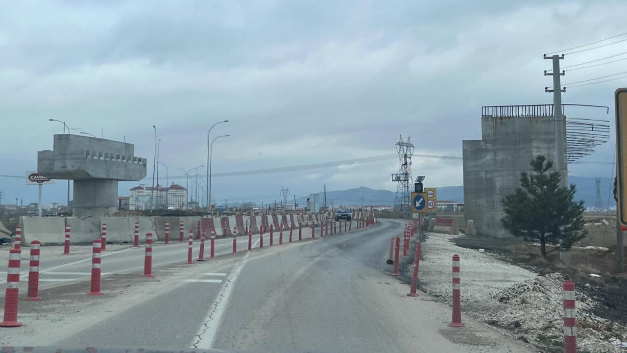 Afyonkarahisar’da Hızlı Tren Üst Geçit Çalışmaları Vatandaşları Çileden Çıkardı