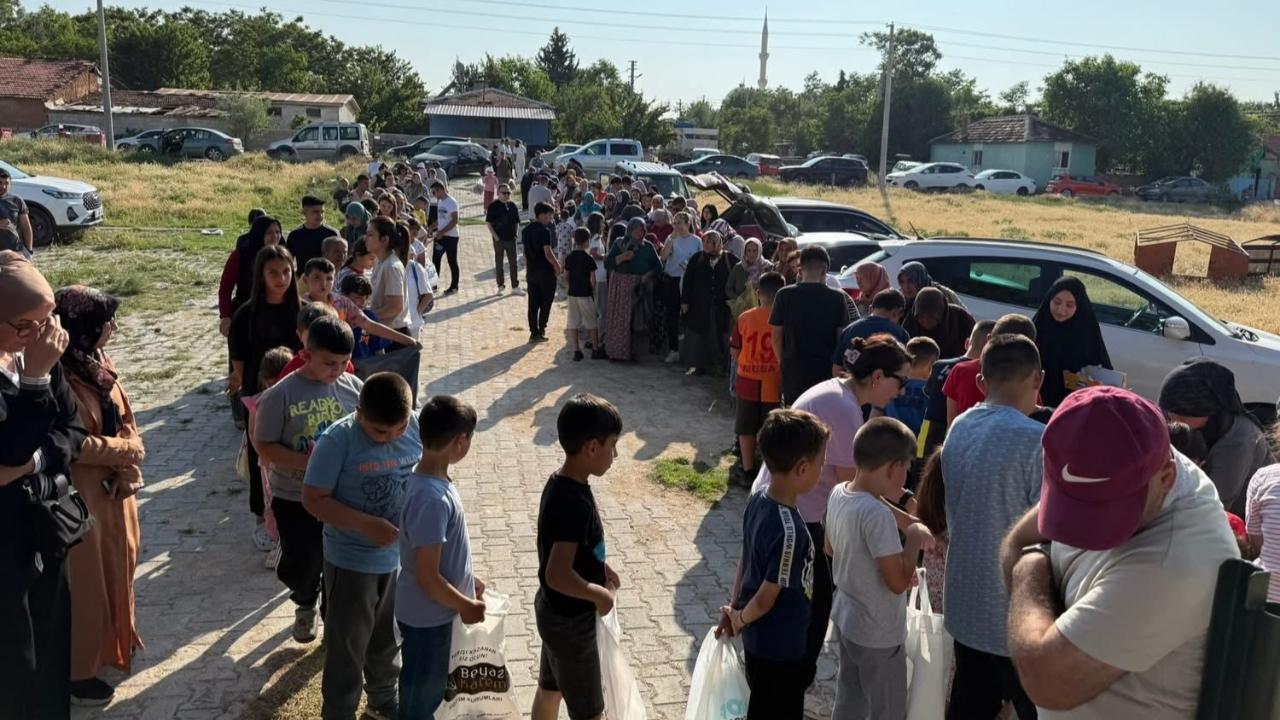 Afyon’un Bu Köyünde “Arefe Adağı” Geleneği Yaşatılıyor