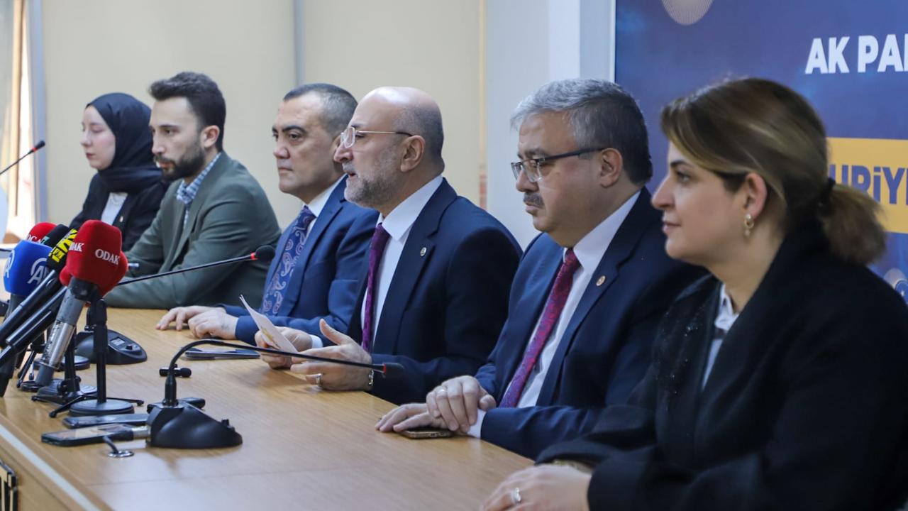 AK Parti’den 28 Şubat Darbesi Açıklaması: “Darbeci Zihniyete Karşı Dimdik Duruyoruz”