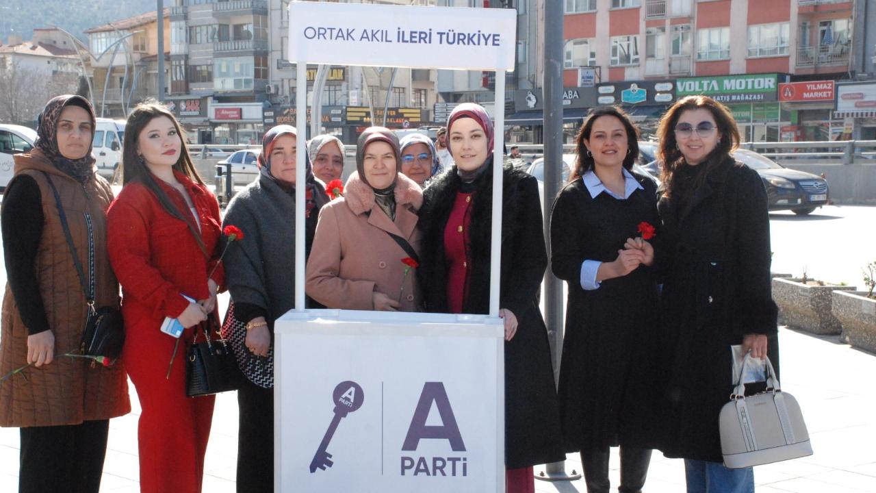 Anahtar Parti’den Kadınlar Günü Mesajı: “Güçlü Kadın, Güçlü Toplum Demektir”