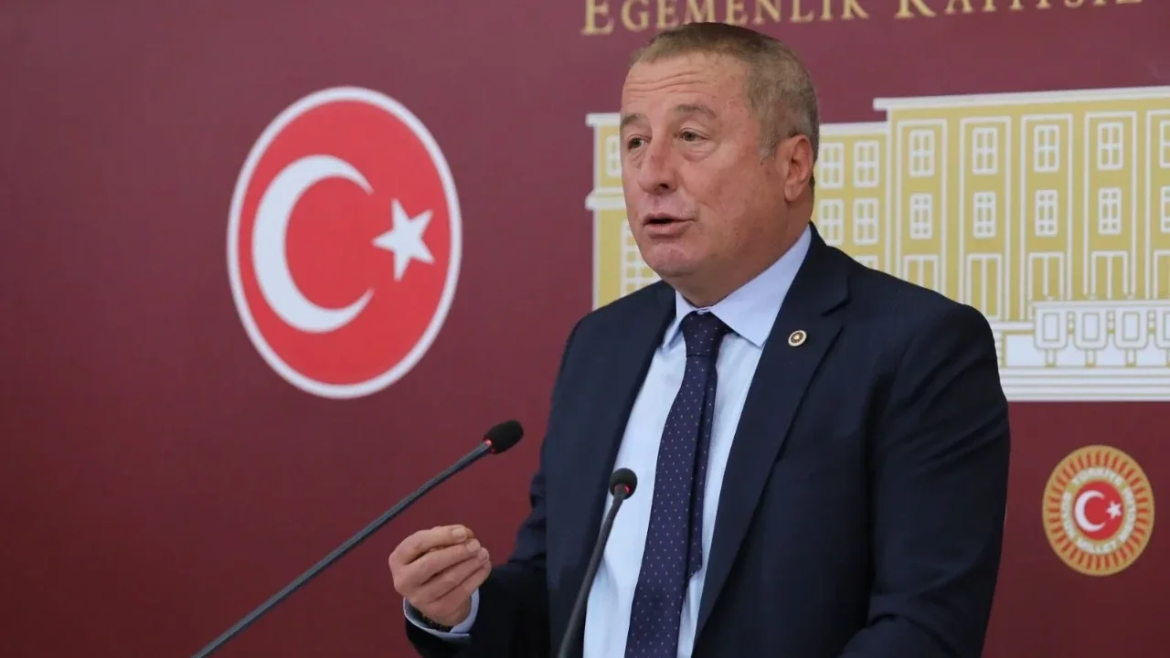 Başkan Karataş’ın “Tekerler Duruyor” Çıkışına İYİ Partili Olgun’dan Yanıt: “Karayolları Trafik Kanunu’nun İlk İmza Sahibi ‘Kâtip Efendi’dir”