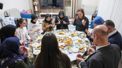 Başkan Köksal İftarda Vatandaşın Evine Konuk Oldu