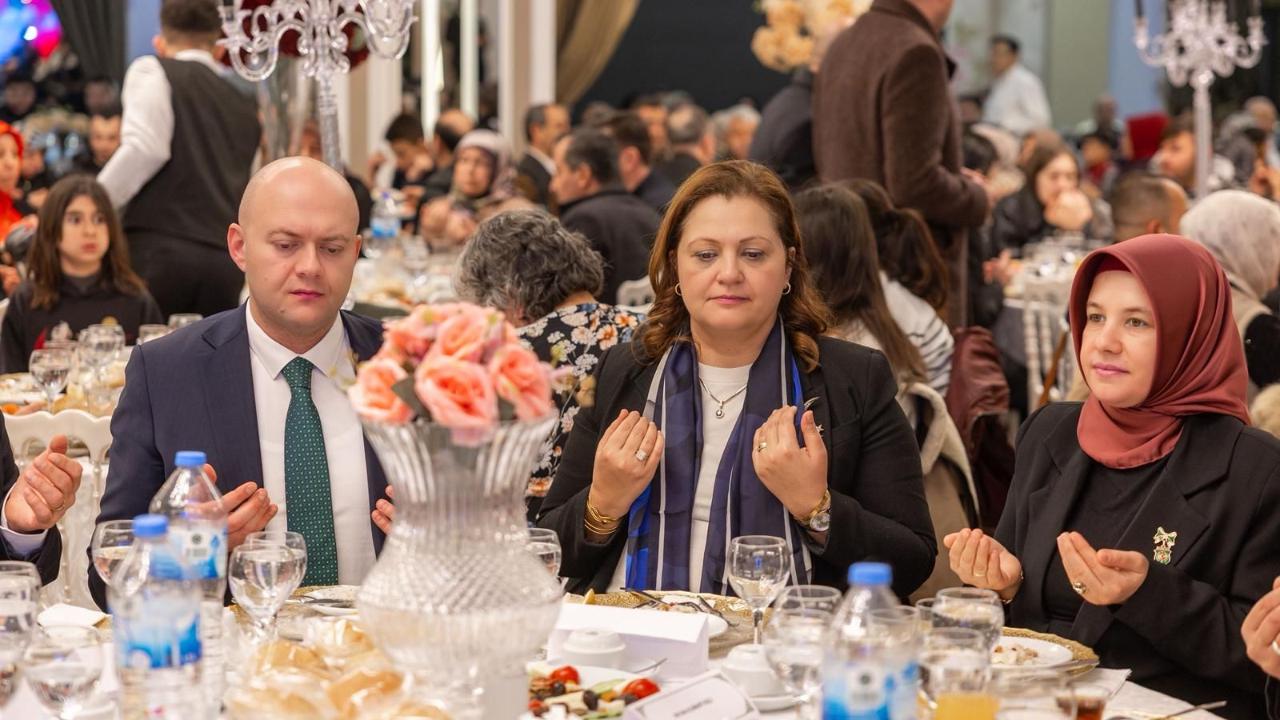 Başkan Köksal, Şehit Yakınları ve Gazilerle İftarda Buluştu: “Onurlu Mirasa Sahip Çıkmak Boynumuzun Borcudur”