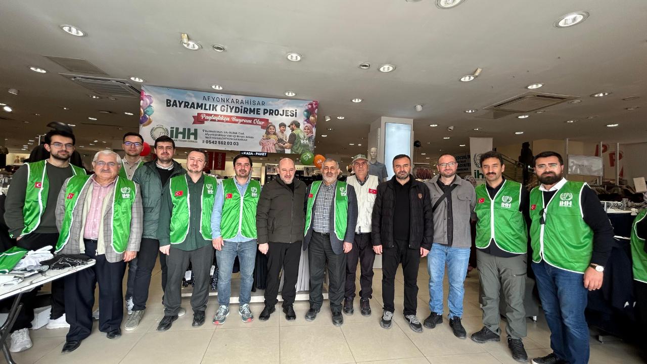 İHH Afyon’da 730 Çocuğun Yüzünü Güldürdü