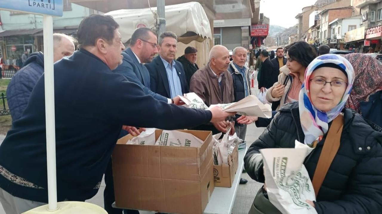 İYİ Partili Köken İftarlık Dağıtımında: “Aynı Sofranın Bereketini ve Aynı Duyguları Paylaştık”