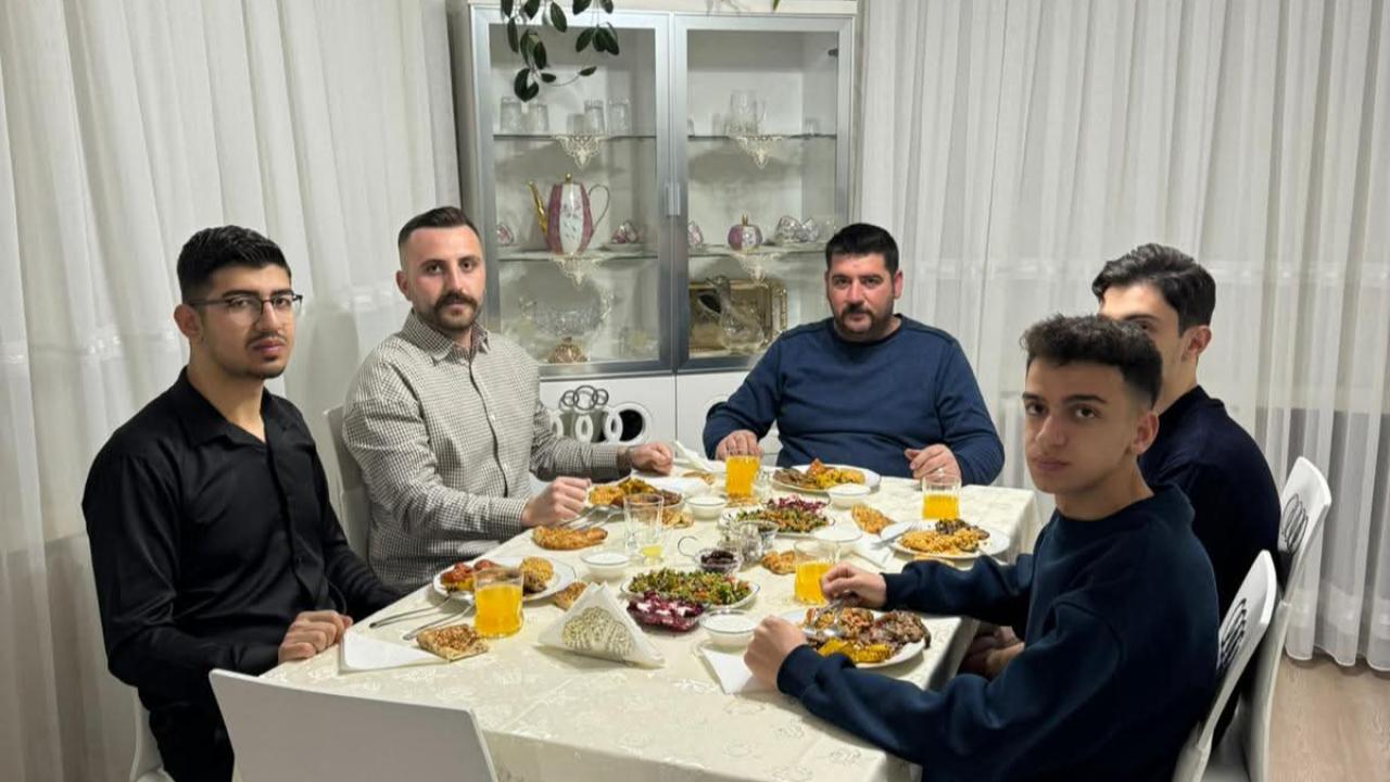 Afyon'da MHP’den Üniversiteli Gençlere “Aile Sofrası”