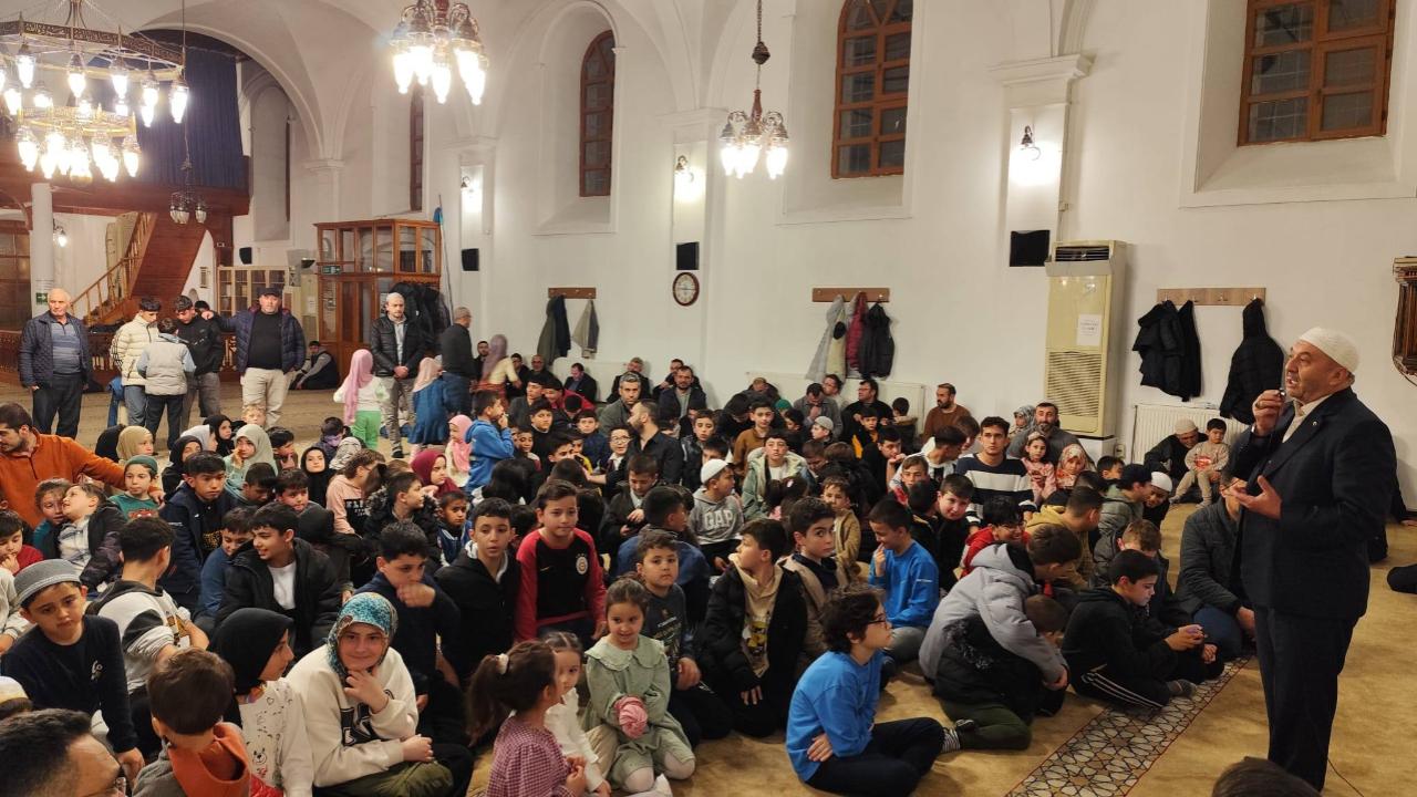 Öğrenciler, Öğretmenler ve Veliler Bolvadin’de Yatsı Namazında Buluştu