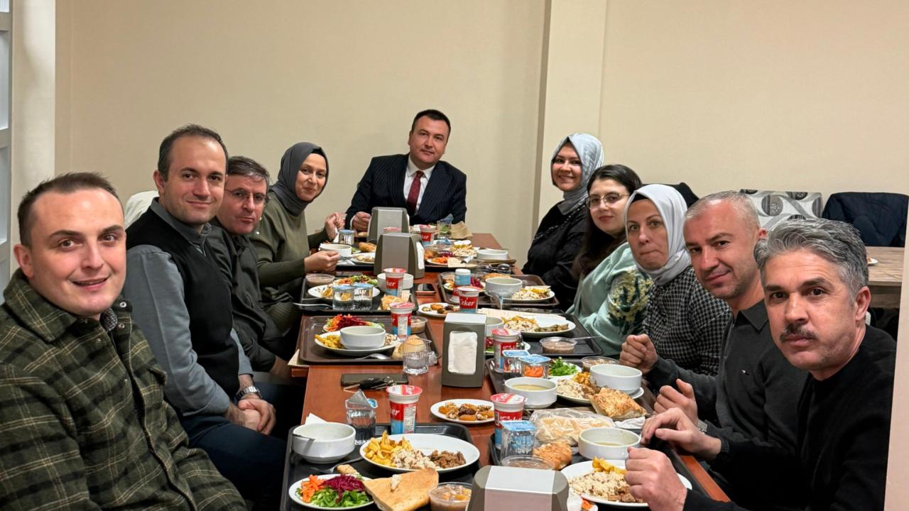 Sandıklı Devlet Hastanesi’nde Ramazan Coşkusu: Sağlık Çalışanları İftar Sofrasında Buluştu