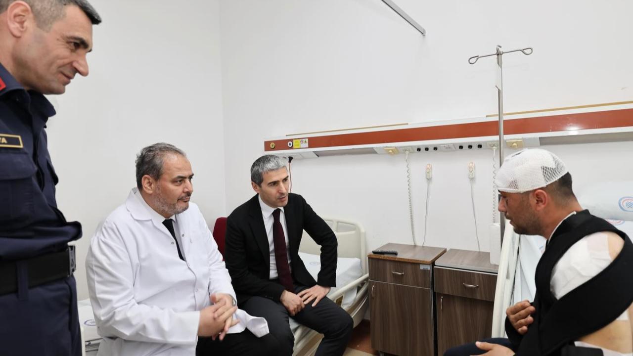 Vali Aktaş, Yaralanan J.Uzm.Çvş. Güner’i Hastanede Ziyaret Etti