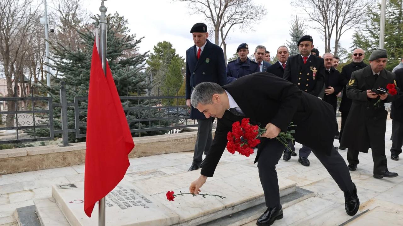 Vali Aktaş’tan Afyon Hava Şehitliği’ne Ziyaret